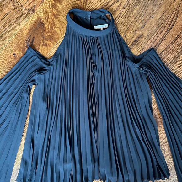 Oak + For Women Blouse Cold Shoulder Pleated Size XS/S - Picture 3 of 9